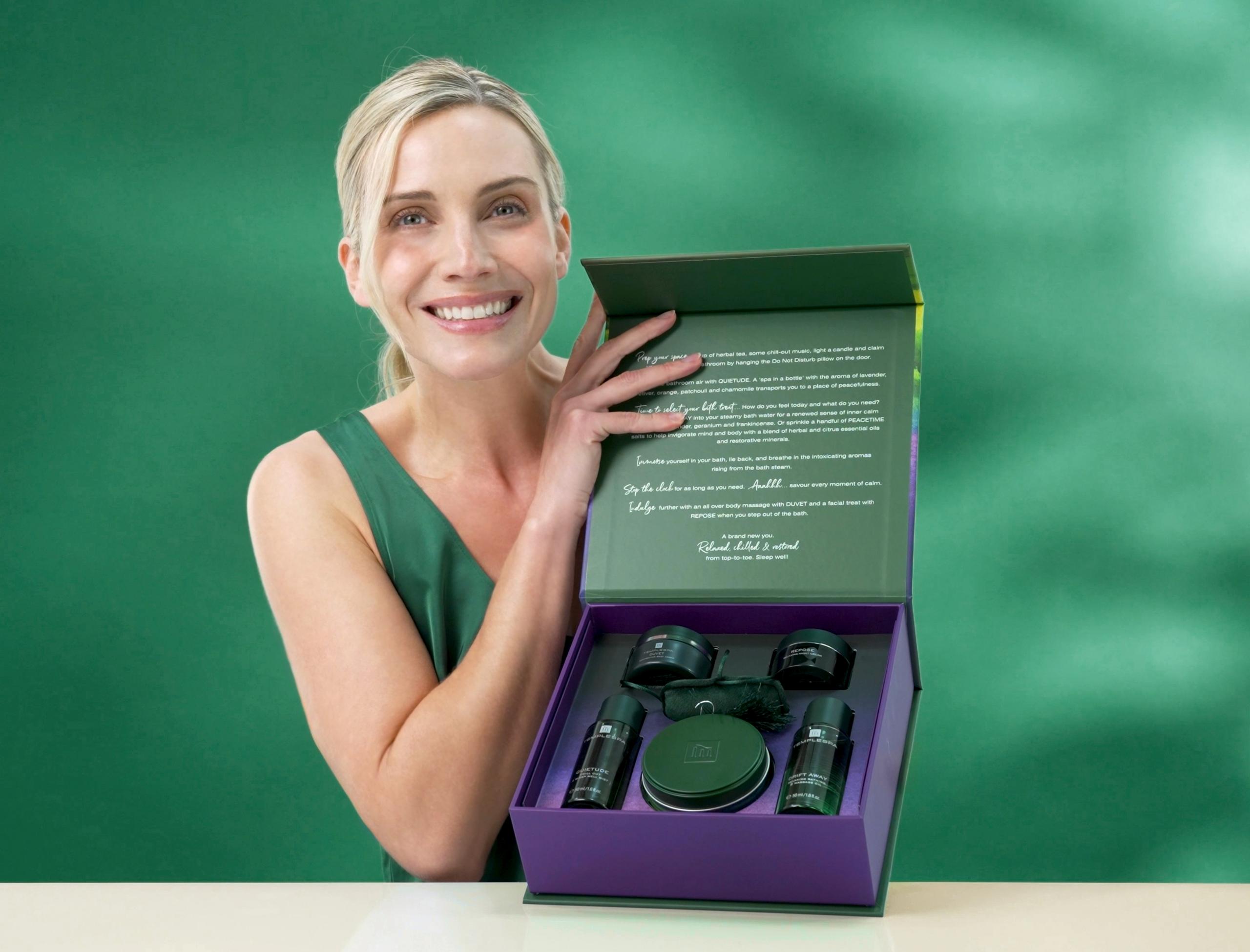 Gatitude bath and show luxe infront of a pink sunset background