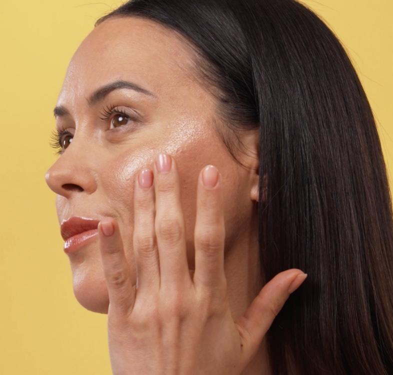 Women applying our glowing well primer