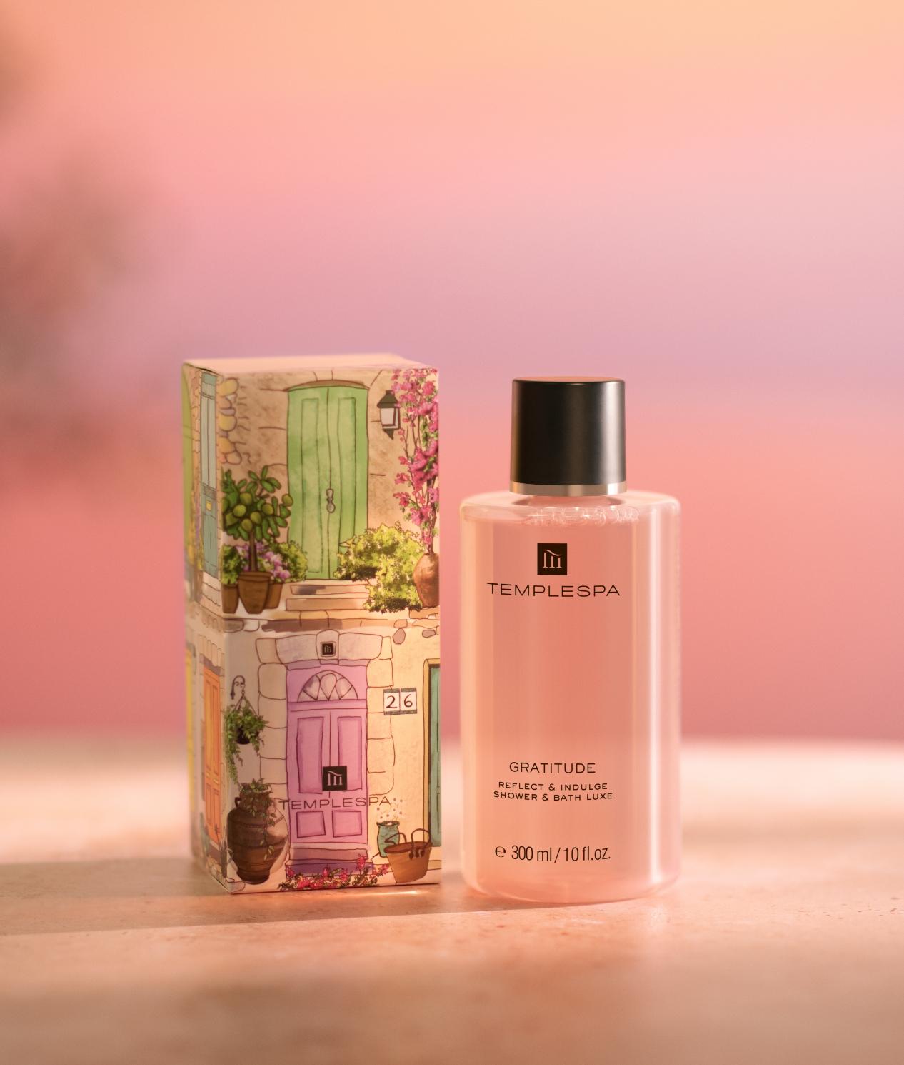 Gatitude bath and show luxe infront of a pink sunset background