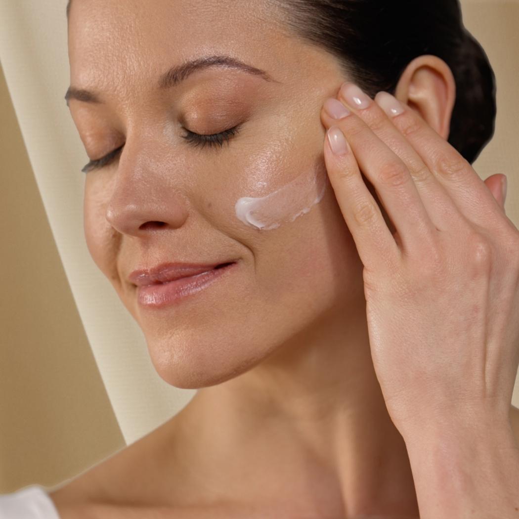 REPOSE Relaxing Night Cream from TEMPLESPA. Caring Starts With You.