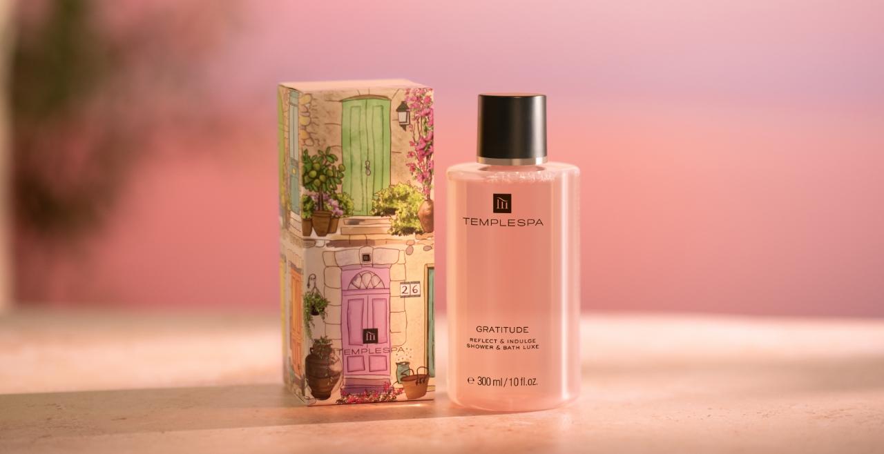 Gatitude bath and show luxe infront of a pink sunset background