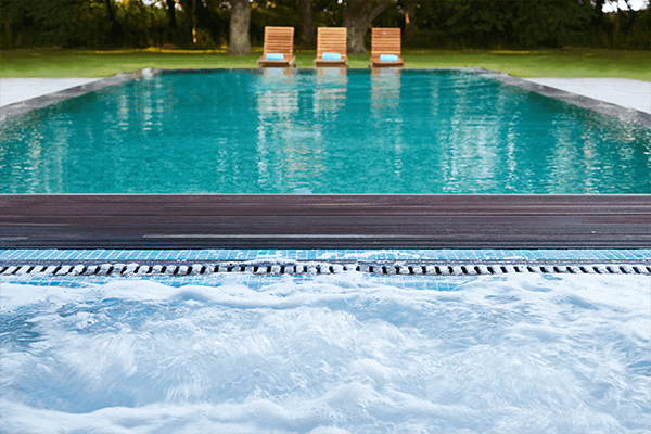 ALEXANDER HOUSE OUTDOOR HOT TUB